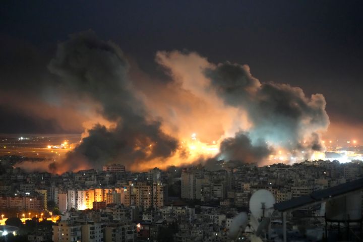 Φλόγες και καπνοί στα νότια προάστια της Βηρυτού με τις νέες ισραηλινές αεροπορικές επιδρομές (20 Οκτωβρίου 2024) 