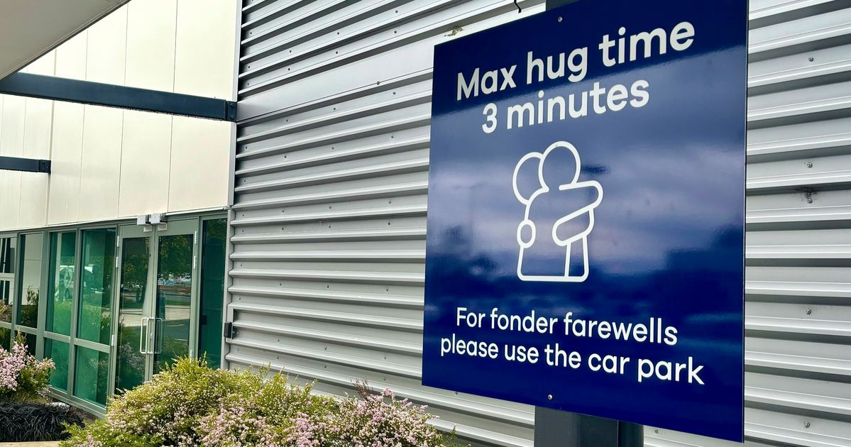 New Zealand Airport Imposes 3-Minute Limit On Goodbye Hugs