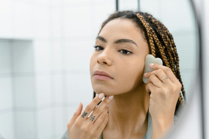 Can a gua sha massage help with "cortisol face"?