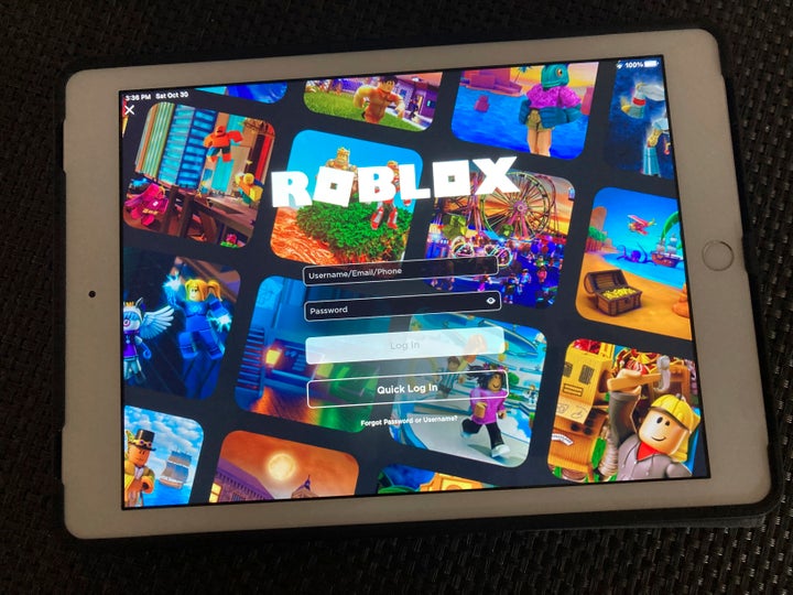 Die Anmeldeseite der Spieleplattform Roblox wird am 30. Oktober 2021 in New York auf einem Tablet angezeigt.