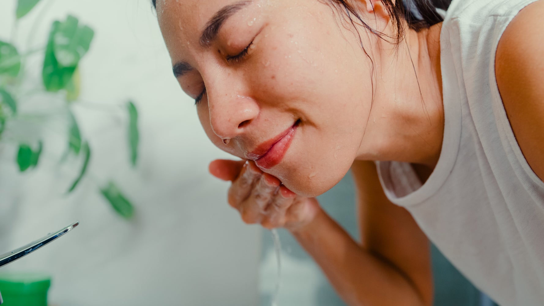 Is Your Washcloth Secretly Sabotaging Your Skin? The Bacteria Bomb Hiding in Plain Sight