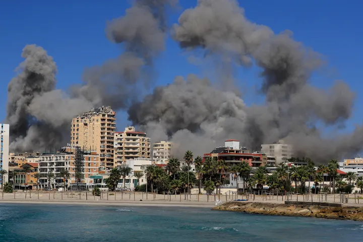 Israeli Strikes Pound Lebanese Coastal City After Residents Evacuate (huffpost.com)