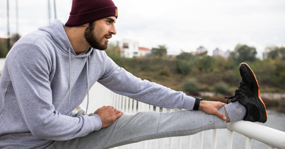 NextImg:Experts Explain The Current Viral Obsession With Guys In Gray Sweatpants