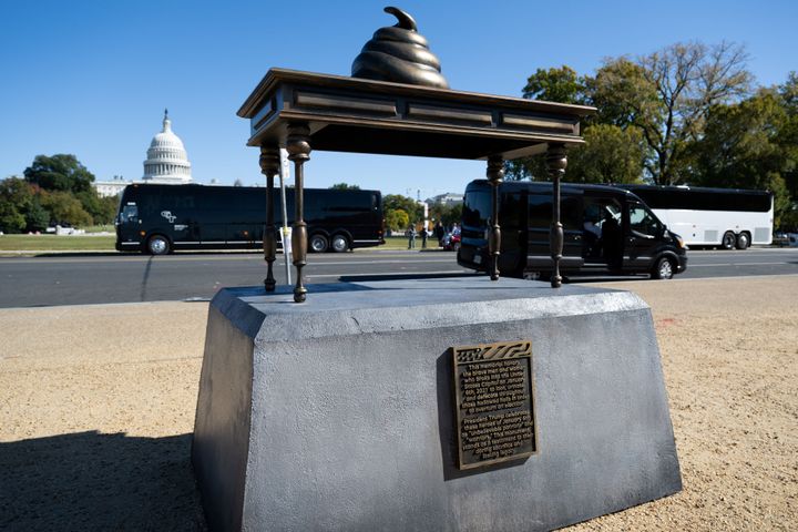 連邦議会議事堂の襲撃者を称える風刺アート（2024年10月24日）