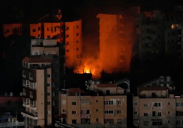 Φωτιά μετά από βομβαρδισμό σε γειτονιά της Βηρυτού (25 Οκτωβρίου 2024)