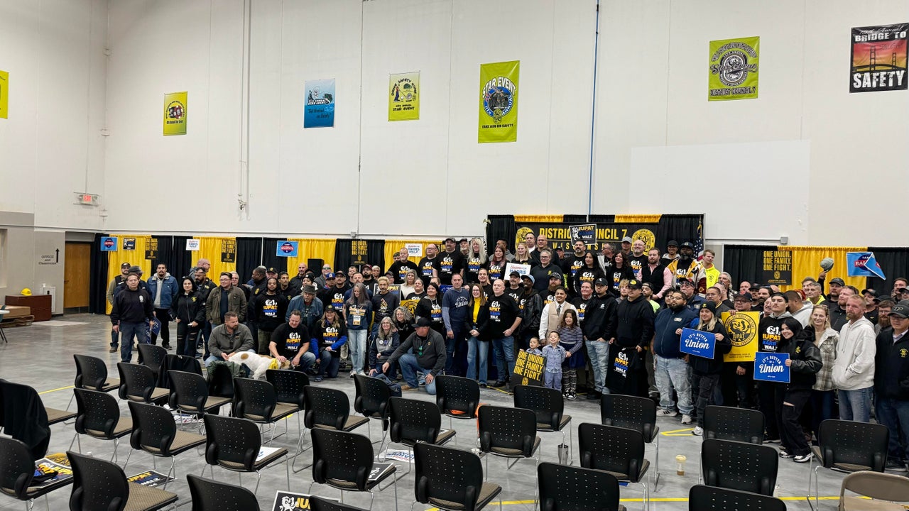 IUPAT and other building trades members from Wisconsin and Illinois pose for a group photo with Williams, Mehrhoff, and Stephanie Bloomingdale, president of the Wisconsin AFL-CIO.