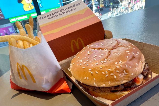 Το Quarter Pounder των McDonald's στο οποίο χρησιμοποιούνται τα ύποπτα κρεμμύδια που φαίνεται να προκάλεσαν την μόλυνση καταναλωτών με Ε.Coli (φωτογραφία αρχείου)