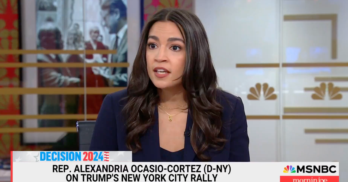 NextImg:Alexandria Ocasio-Cortez Spells Out Trump Camp's 'Big Error' At NYC 'Hate Rally'