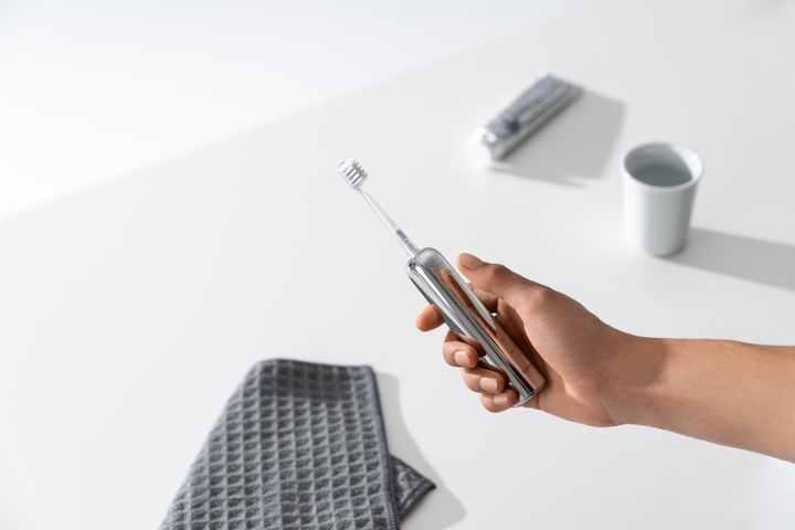 The Laifen Wave uses the industry's most advanced copper-free tufting process, which effectively inhibits bacterial growth.