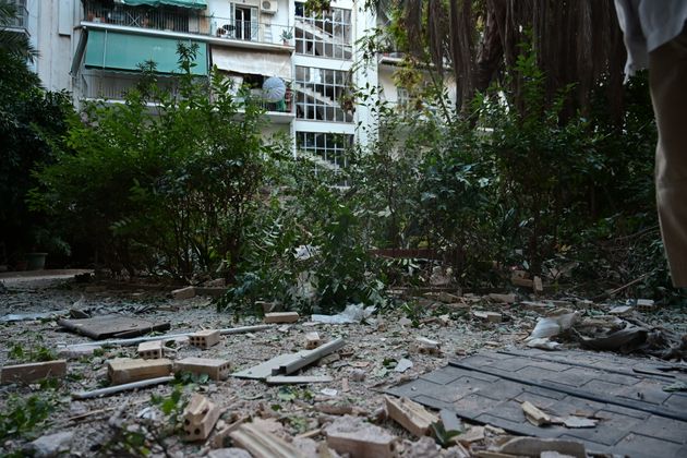 Έκρηξη σε διαμέρισμα του πέμπτου ορόφου που βρίσκεται σε πολυκατοικία στην οδό Αρκαδίας, στους Αμπελόκηπους, Πέμπτη 31 Οκτωβρίου 2024. Στο σημείο επιχείρησαν 23 πυροσβέστες με 6 οχήματα και ειδικό κλιμακοφόρο, ενώ απεγκλωβίστηκε γυναίκα τραυματίας. (ΚΩΣΤΑΣ ΤΖΟΥΜΑΣ/EUROKINISSI)