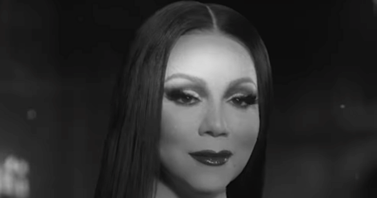 NextImg:Mariah Carey Horrifyingly Welcomes Christmas Season As Morticia Addams