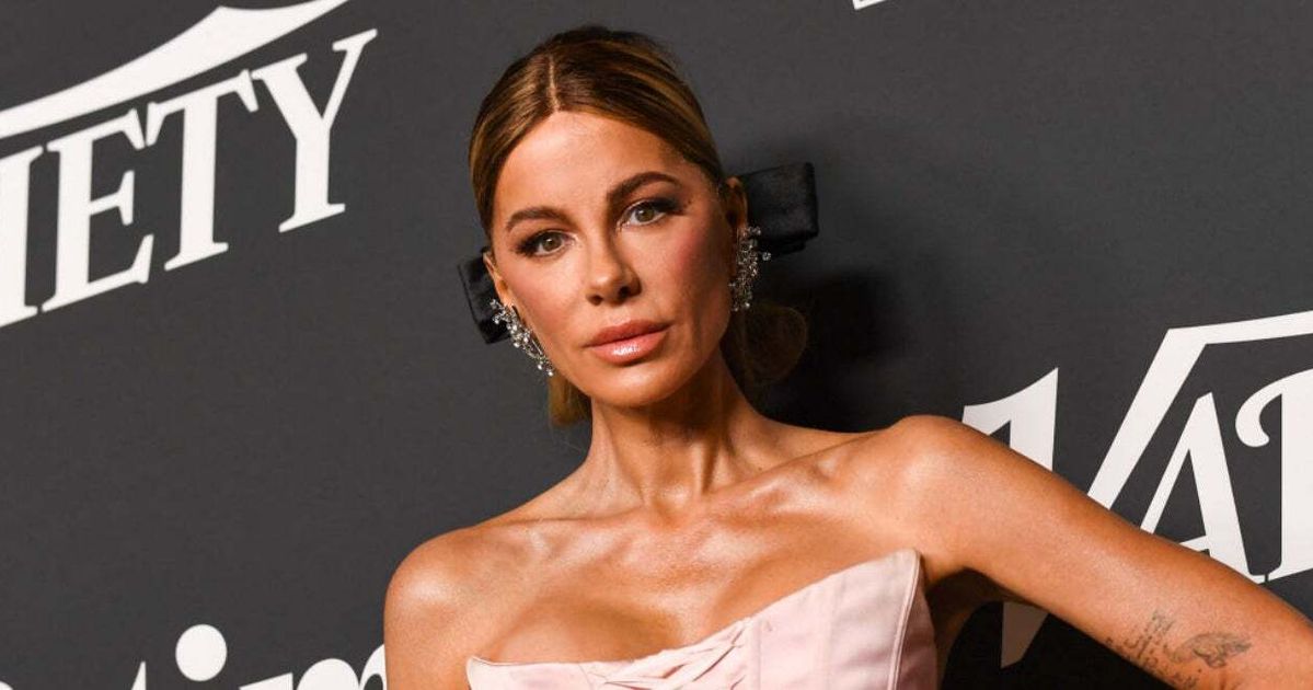 Kate Beckinsale Is Getting Dragged Because Her Ballet-Style Dress Looks Like 'Balls'