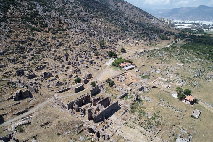 Μια φωτογραφία από drone δείχνει μια εναέρια άποψη της αρχαίας πόλης Ανεμούριο στη Μερσίνα της Τουρκίας στις 3 Ιουνίου 2020. (Photo by Hakan Can Sahin/Anadolu Agency via Getty Images)