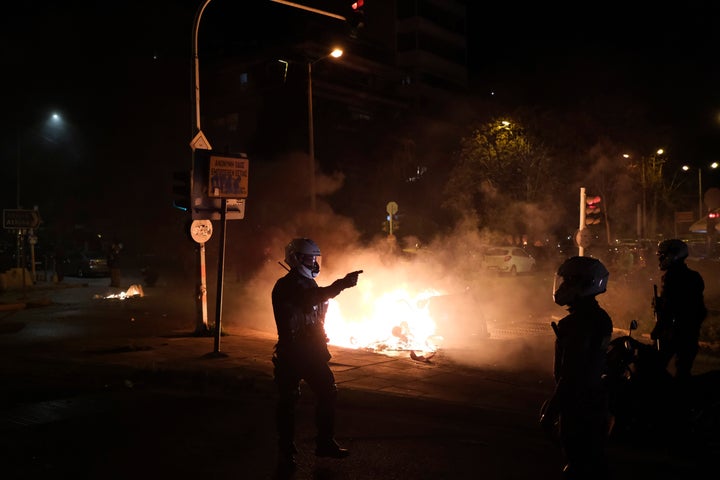 Φωτογραφία αρχείου, Αστυνομικοί της ομάδας ΔΙΑΣ δέχονται επίθεση