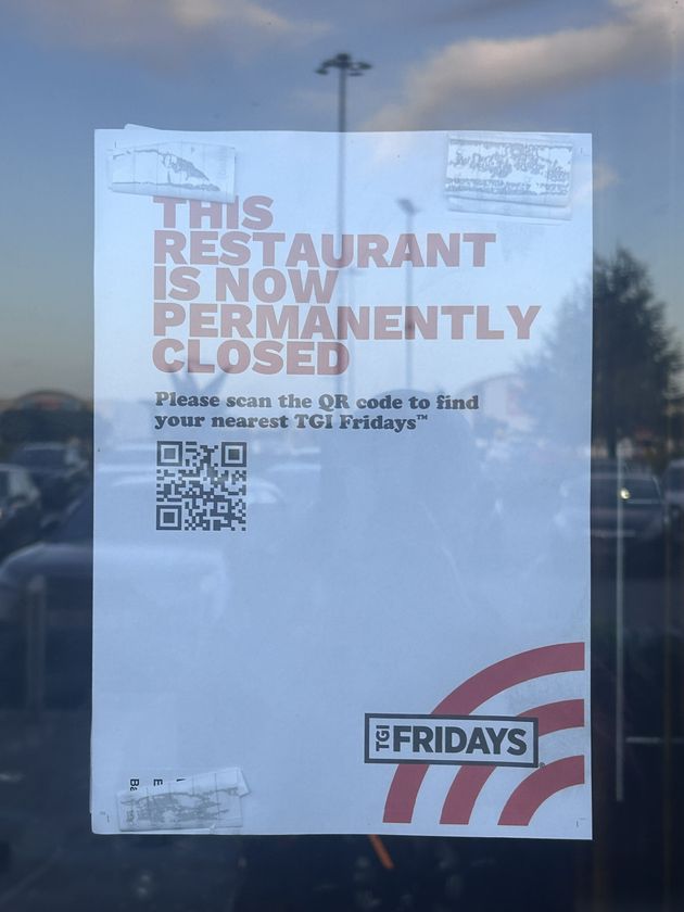 Άποψη του TGI Fridays στο New Mersey Retail Park, στο Speke του Λίβερπουλ, ένα από τα 35 εστιατόρια της αλυσίδας που θα κλείσουν άμεσα με την απώλεια 1.000 θέσεων εργασίας. Η TGI Fridays θα παραμείνει στους κεντρικούς δρόμους του Ηνωμένου Βασιλείου μετά από συμφωνία διάσωσης της αλυσίδας. Η Breal Capital και η Calveton UK απέκτησαν 51 εστιατόρια μετά την πτώση του προηγούμενου διαχειριστή του ομίλου σε καθεστώς διαχείρισης. Ημερομηνία απεικόνισης: Δευτέρα 7 Οκτωβρίου 2024. (Φωτογραφία: Peter Byrne/PA Images via Getty Images)