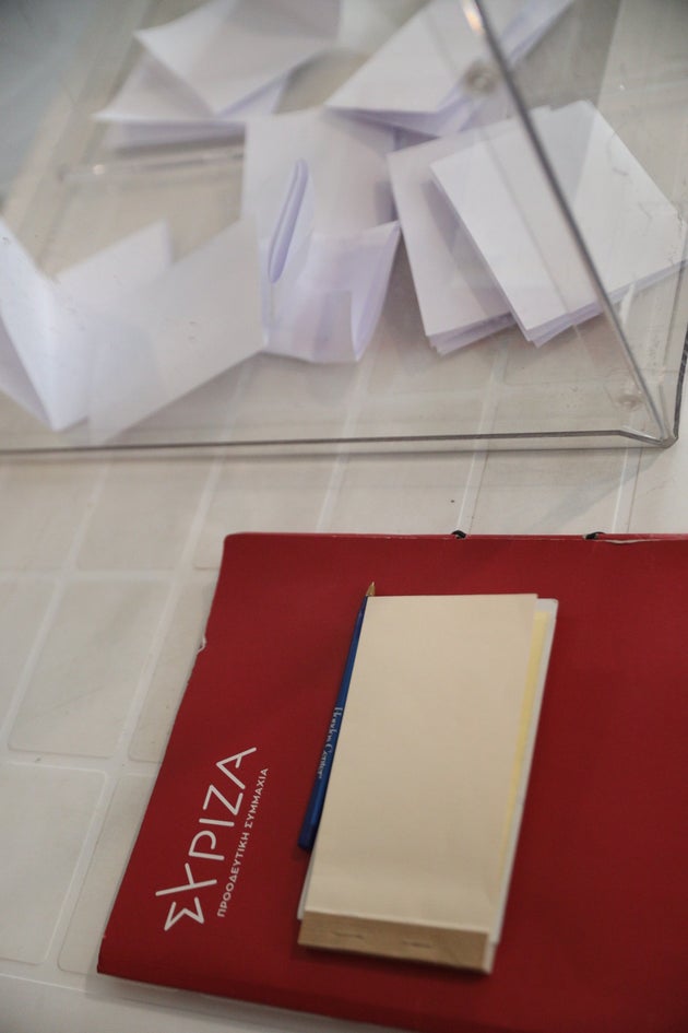 Εκλογές για την ανάδειξη αντιπροσώπων ενόψει του έκτακτου συνεδρίου του ΣΥΡΙΖΑ-Προοδευτική Συμμαχία, Κυριακή 3 Νοεμβρίου 2024. Στιγμιότυπο από την 3η ΟΜ Περιστερίου. (ΓΙΩΡΓΟΣ ΚΟΝΤΑΡΙΝΗΣ/EUROKINISSI)