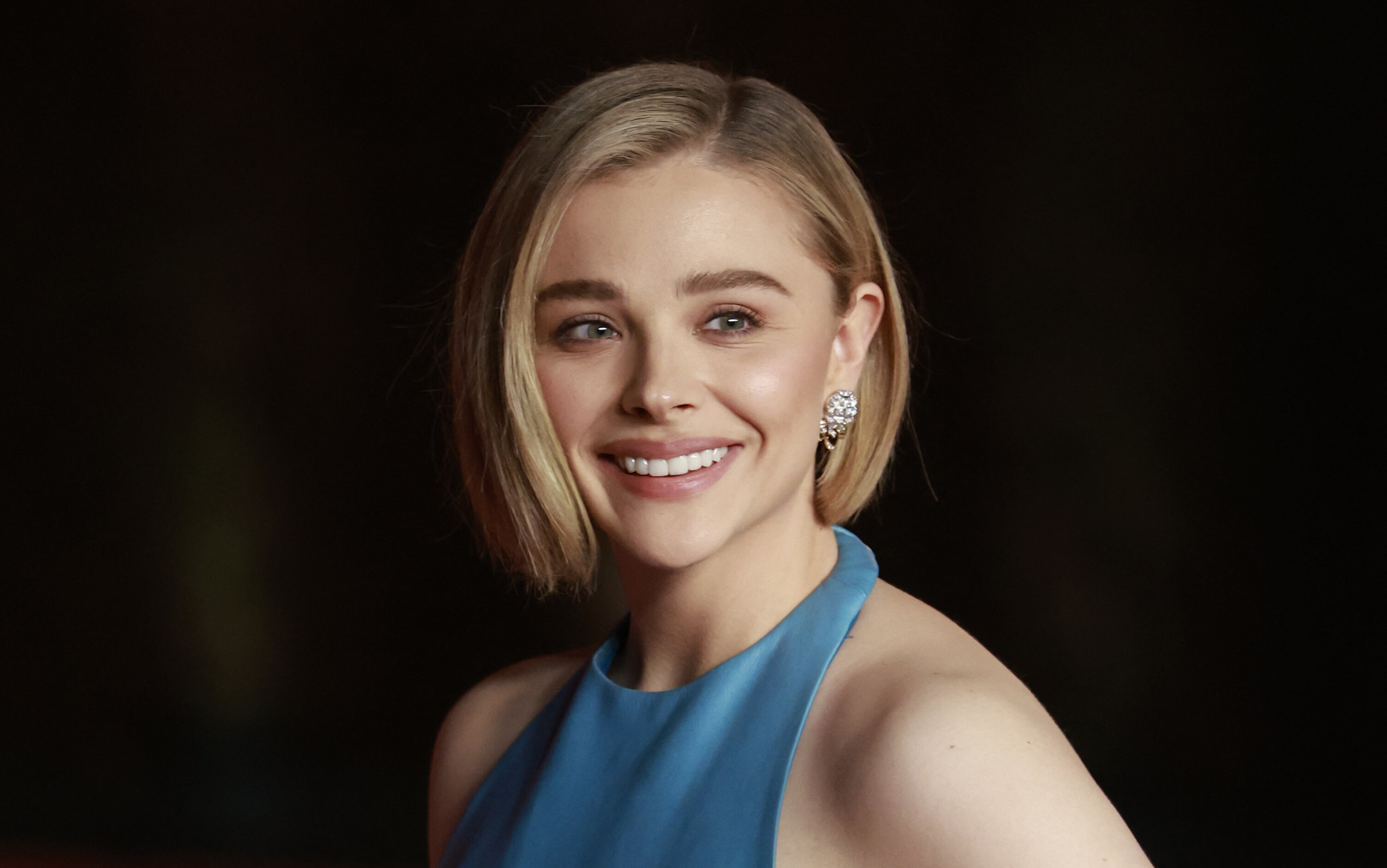 Chloë Grace Moretz Comes Out As A ‘Gay Woman’ In Post Supporting Kamala ...