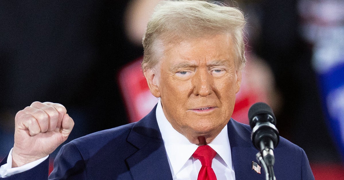 Trump Goes Off-Script At Final Campaign Rally And Shares Ominous ...