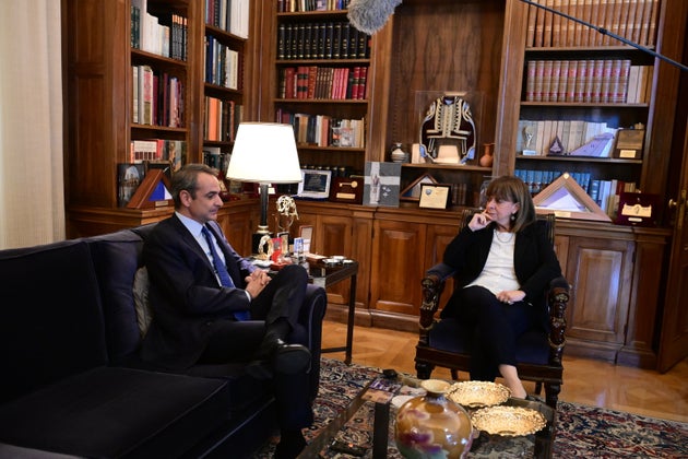 Ο πρωθυπουργός ενημέρωσε την Πρόεδρο της Δημοκρατίας και για την πολιτική της κυβέρνησης που στοχεύει στη μείωση φόρων