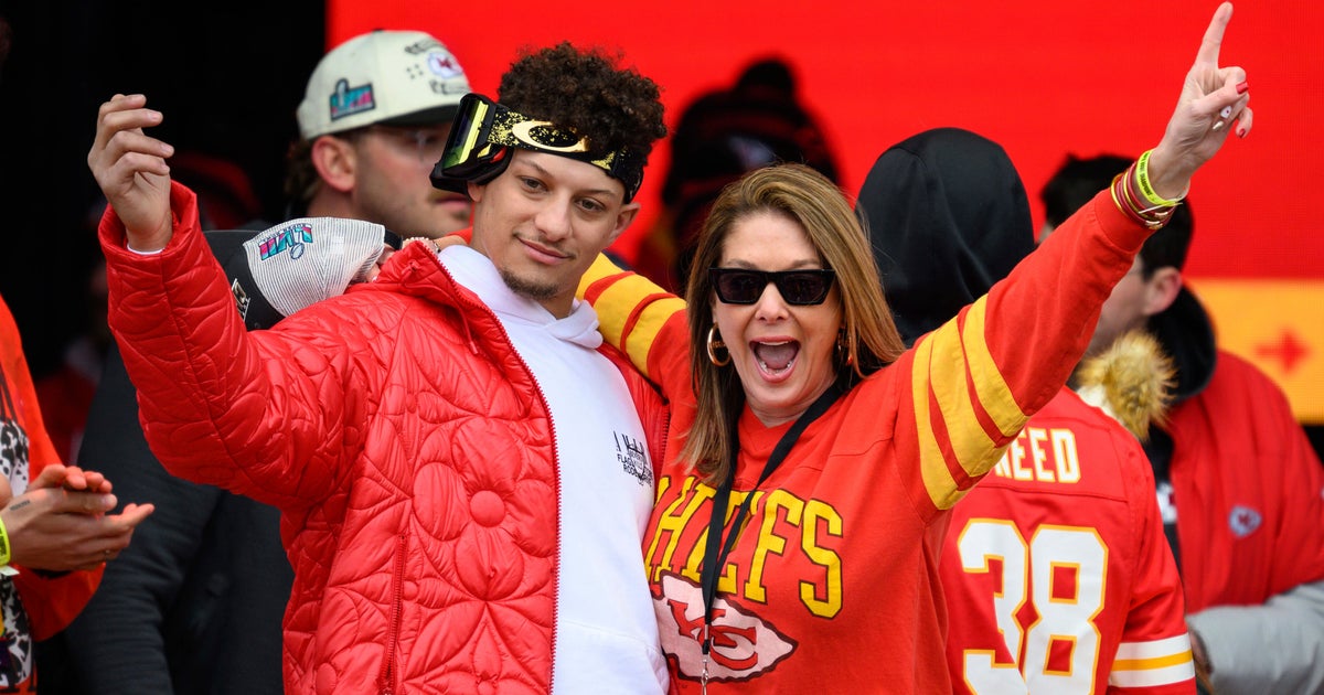 NextImg:Patrick Mahomes’ Mother Makes Her Endorsement Before Monday Night Football
