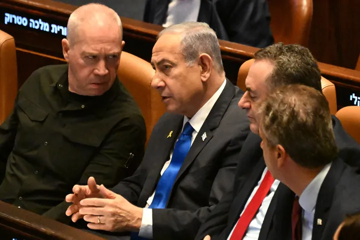 Netanyahu fires defense minister