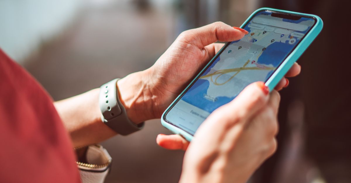 Is It Healthy For Couples To Share Their Location? Here's What Therapists Say