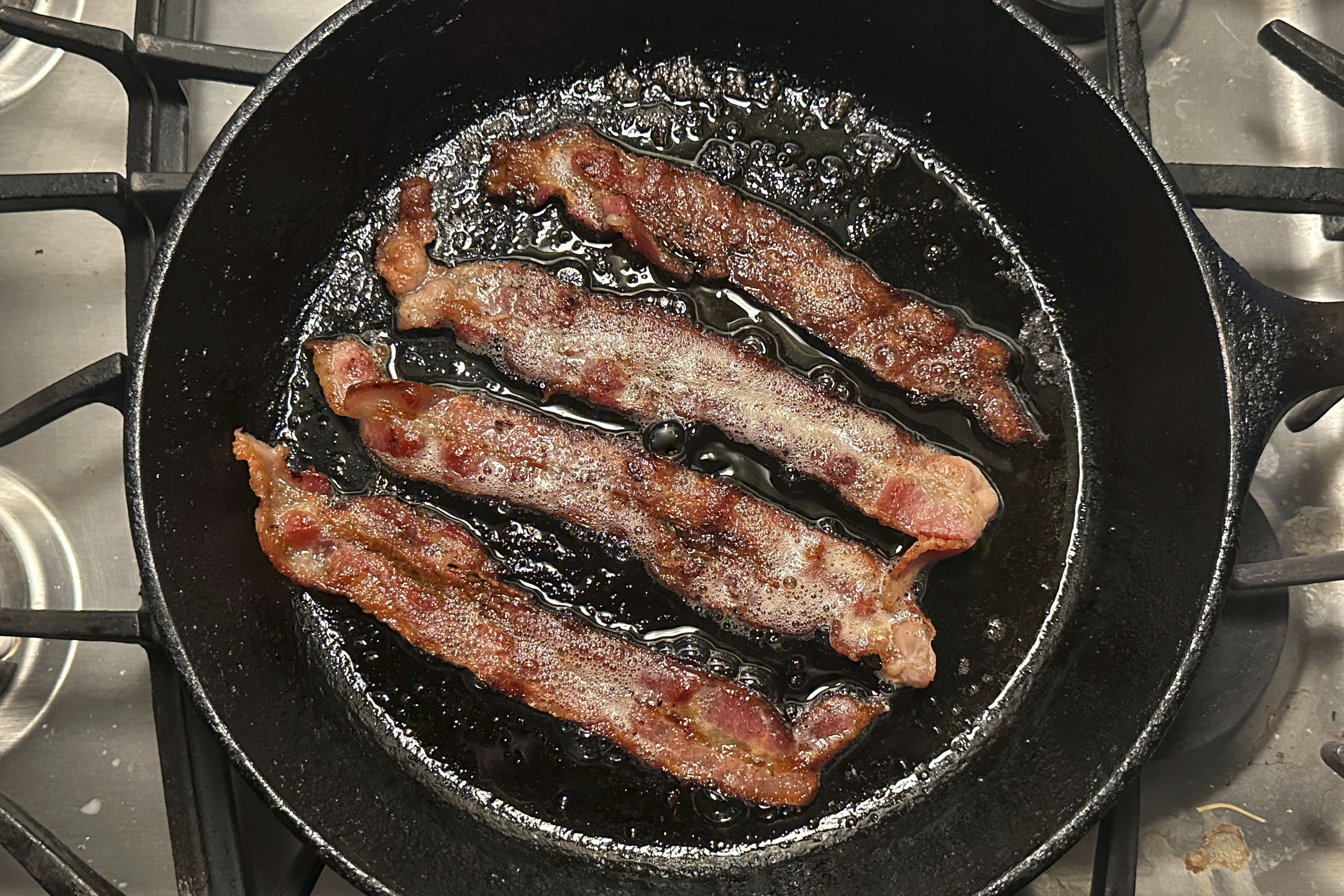 The Unexpected Secret To Perfect Bacon Is Hiding In Your Kitchen Sink