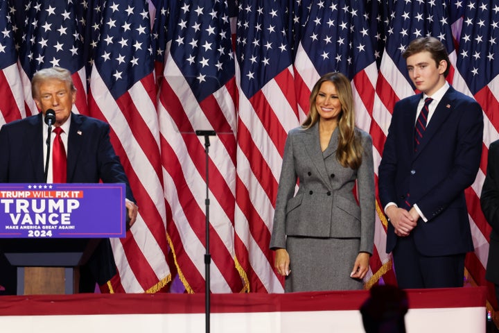 Donald Trump, Melania Trump und ihr Sohn Barron Trump in der Wahlnacht.