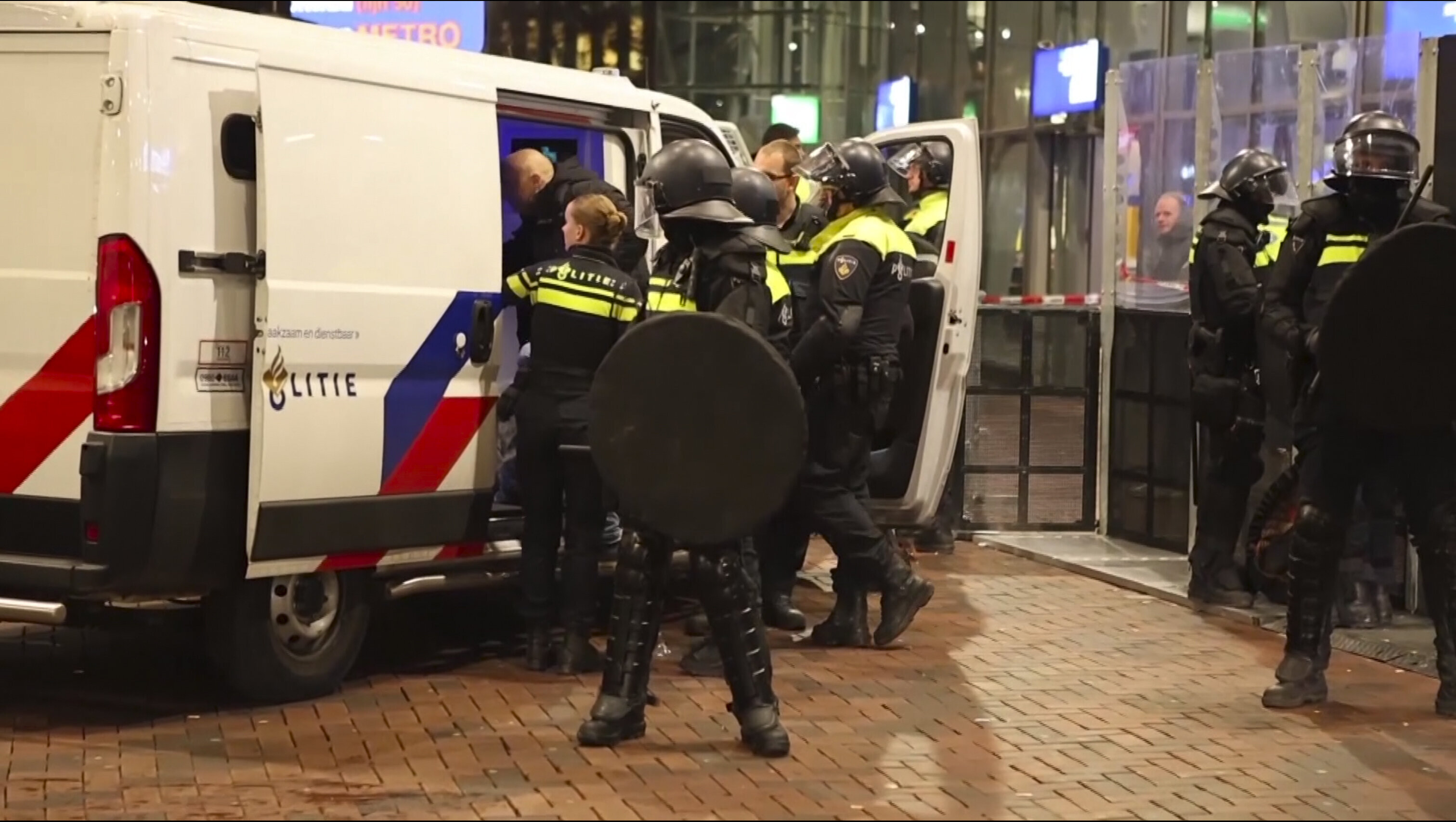 Antisemitic Rioters Target Israeli Soccer Fans After Amsterdam Game, 5 Hospitalized