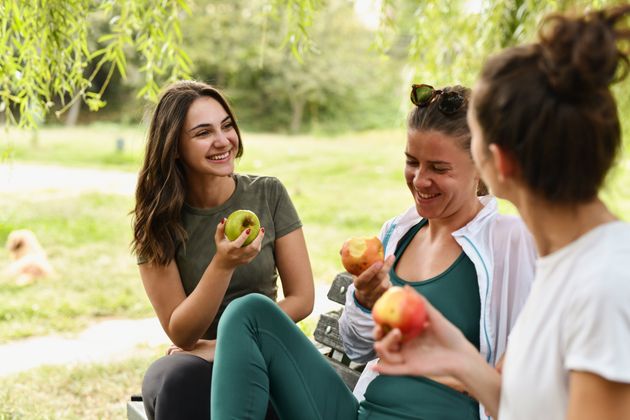 Όλα τα φρούτα έχουν θρεπτικά οφέλη και τα μήλα δεν αποτελούν εξαίρεση.