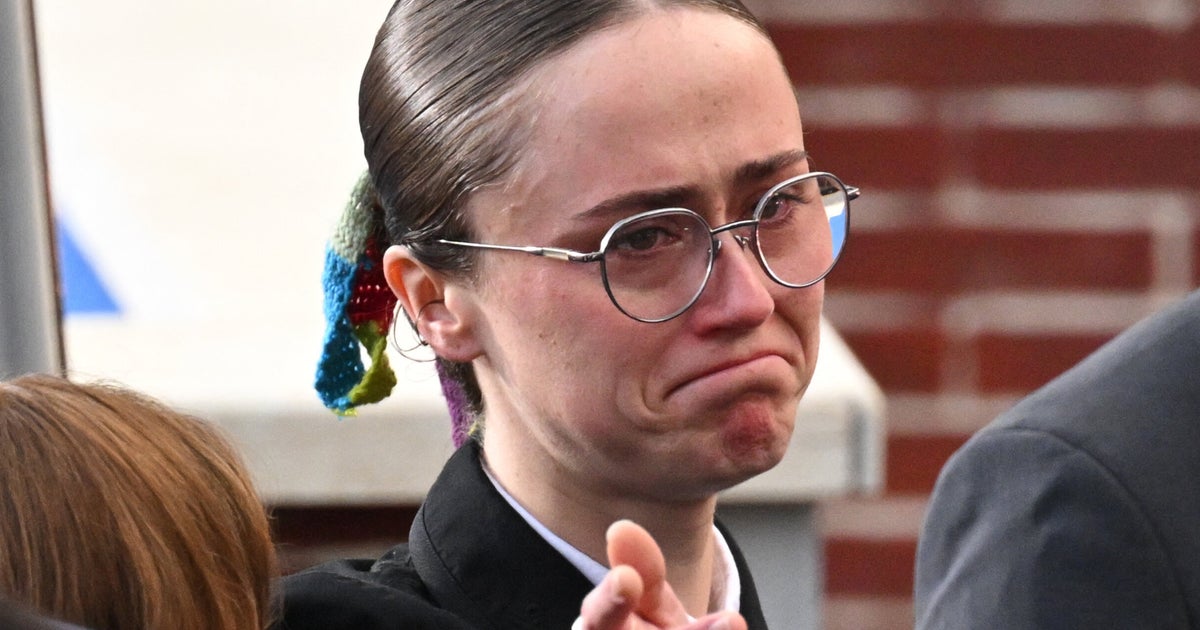 NextImg:Kamala Harris’ Stepdaughter Ella Emhoff Shares Heartbreaking Response To Election Loss