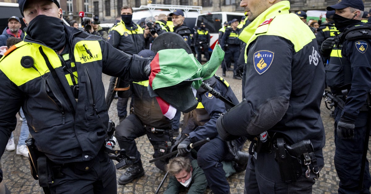 NextImg:Amsterdam Police Arrest Pro-Palestinian Demonstrators Amid Protest Ban