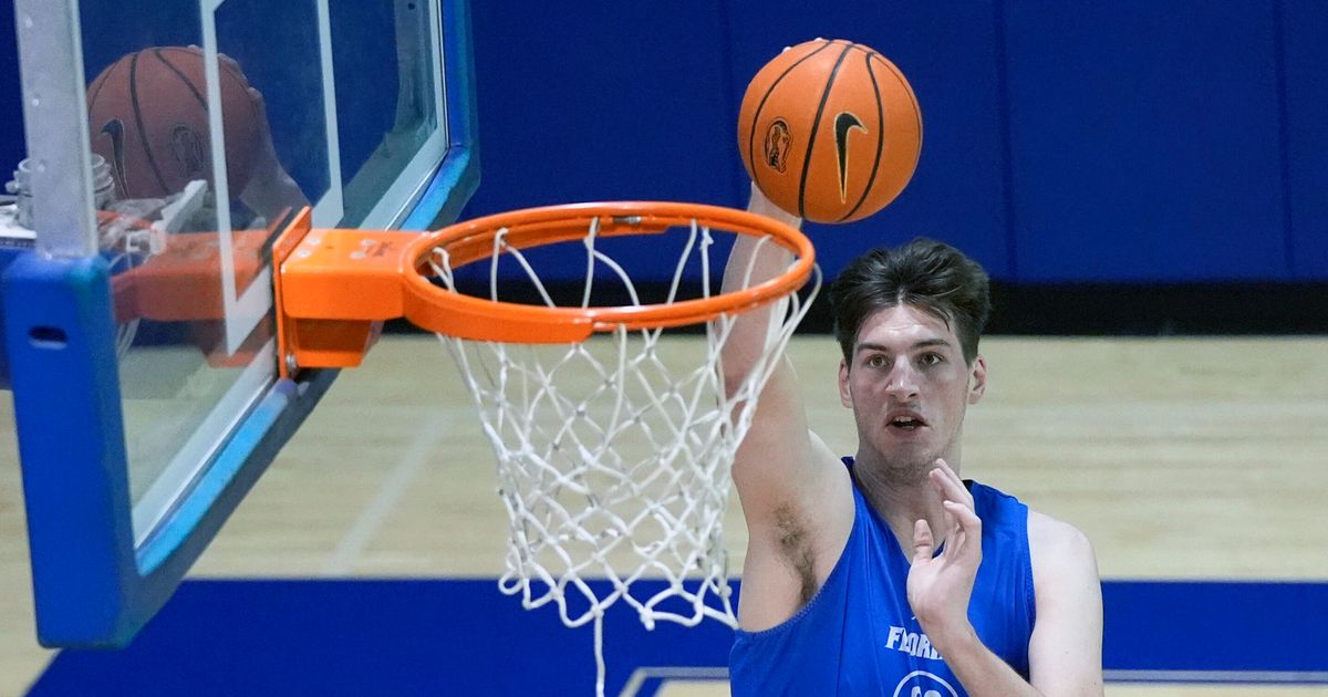 Olivier Rioux, World's Tallest Teenager, Will Redshirt At Florida This Season