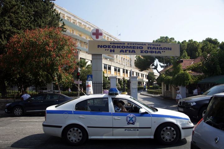 Το Νοσοκομείο Παίδων στο οποίο μεταφέρθηκε το 3χρονο αγοράκι μετά τη βολίδα που δέχτηκε στο κεφάλι από πυροβολισμό.