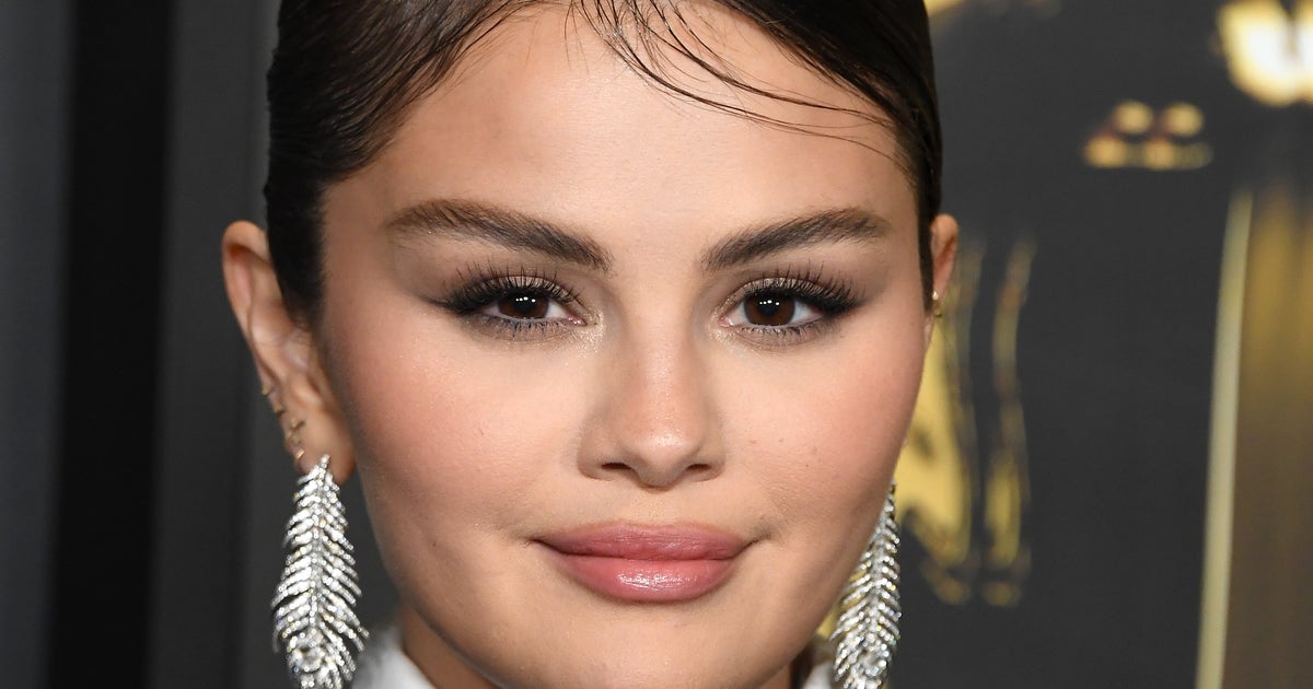 NextImg:Selena Gomez Reveals This Digestive Condition After Slamming Body-Shamers