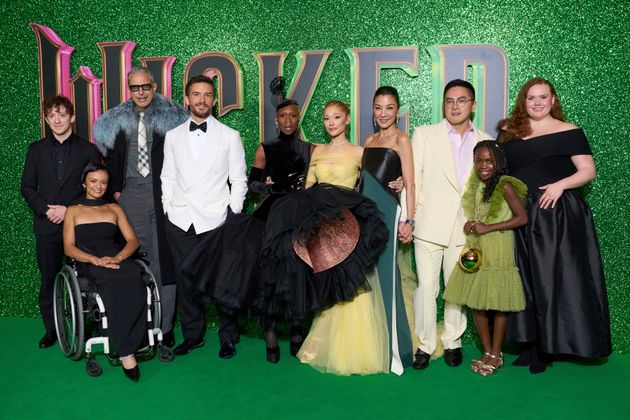 A group photo of the Wicked cast at the film's London premiere