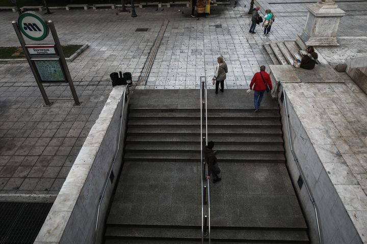 Παραλύει η χώρα την Τετάρτη από τη γενική απεργία