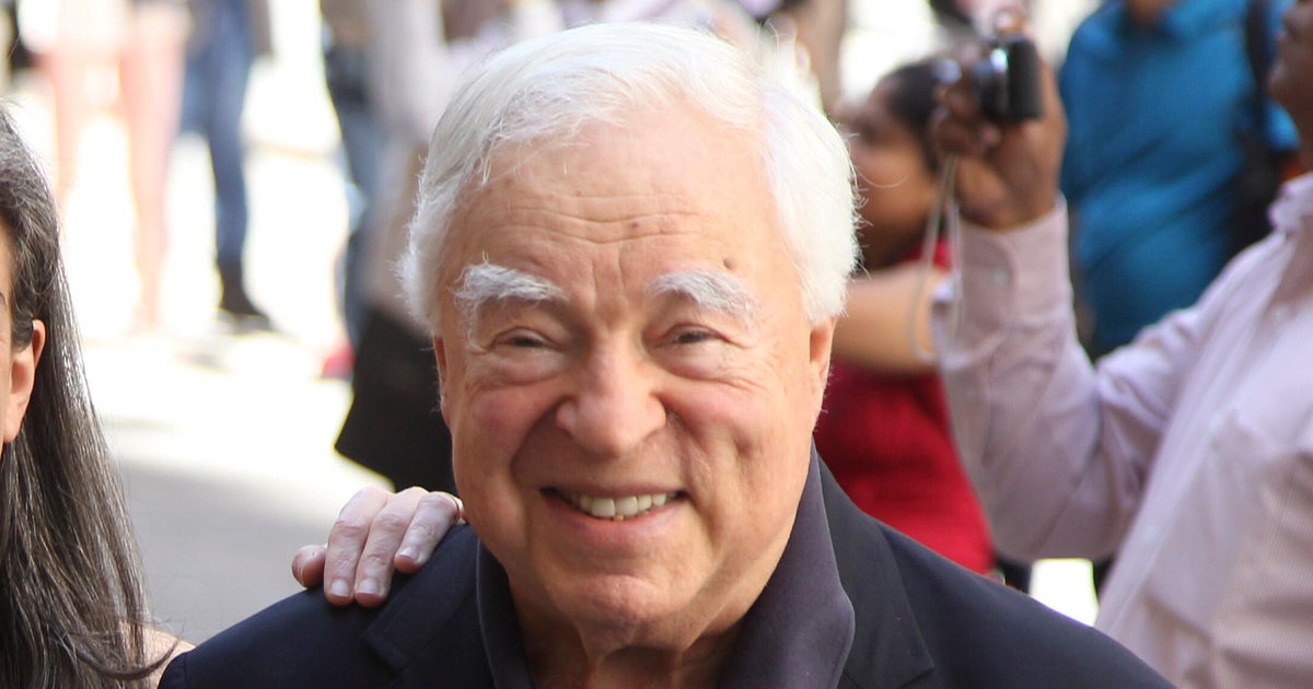 NextImg:Arthur Frommer, Travel Guide Innovator, Has Died At 95