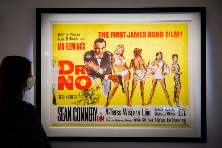 Η αφίσα της πρώτης ταινίας Bond «Dr No» (1962), με πρωταγωνιστή τον Σον Κόνερι. (Photo by Tristan Fewings/Getty Images for Sotheby's)