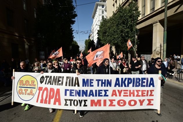 Εικόνες από τις πορείες στην Αθήνα