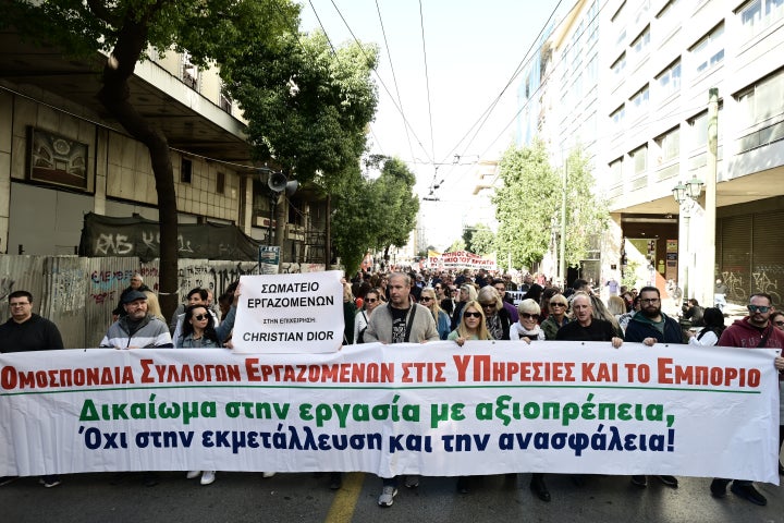 Εικόνες από τις πορείες στην Αθήνα