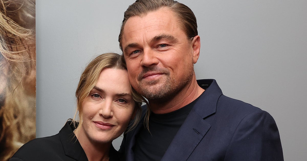 NextImg:Leonardo DiCaprio Kisses Kate Winslet On The Lips During Surprise Reunion