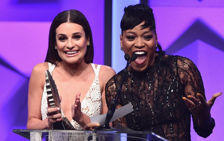 Lea Michele (links) und Keke Palmer stehen 2016 bei den GLAAD Media Awards auf der Bühne.