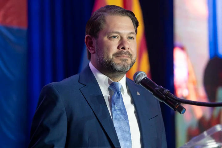 How Ruben Gallego Threaded The Needle In Purple Arizona (huffpost.com)