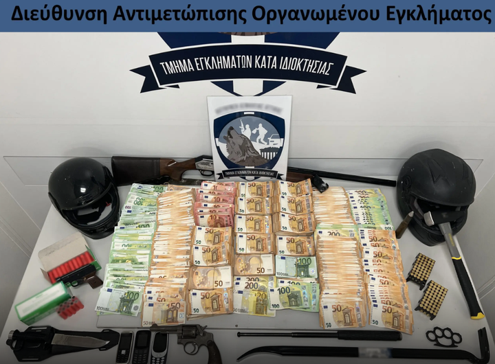 Μεταξύ των συλληφθέντων είναι και ο 26χρονος υπάλληλος τής εταιρείας, οδηγός της χρηματαποστολής εκείνη την ημέρα.