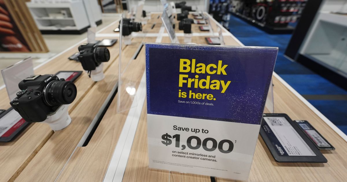 Retailers Bank On Black Friday To Energize Bargain-Hungry Holiday Shoppers