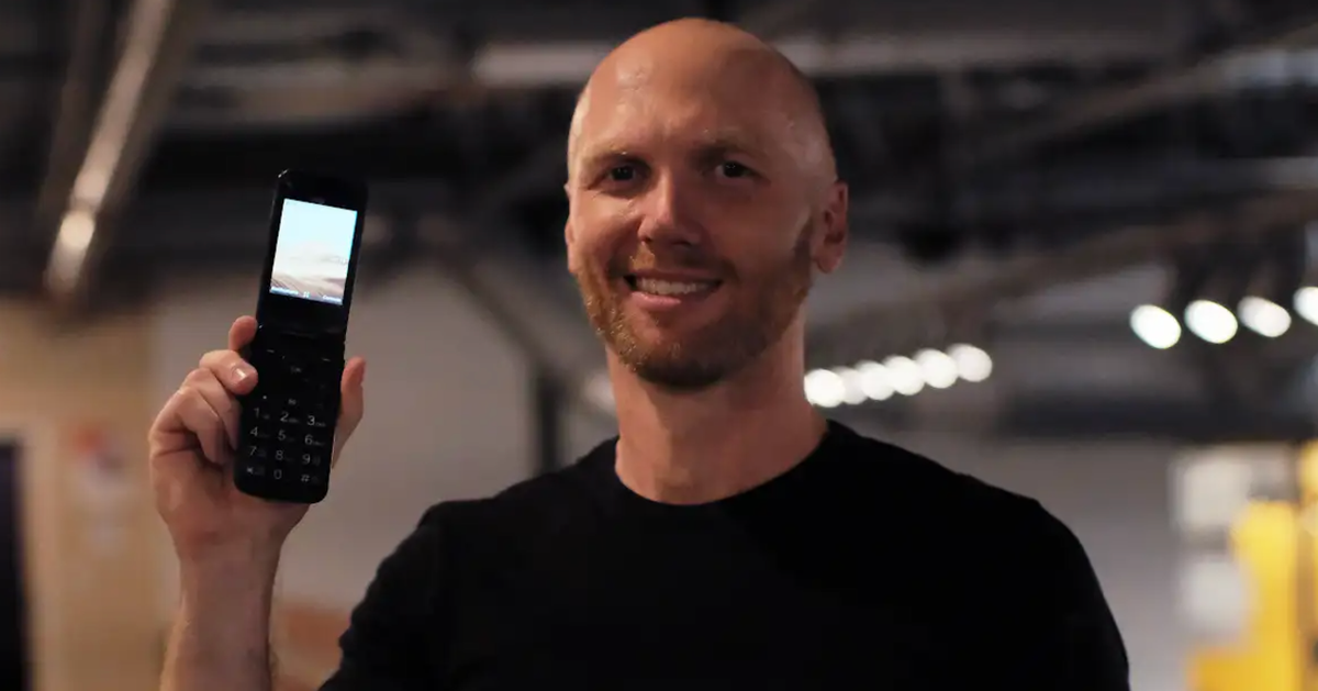 NextImg:I'm On A Mission To Lose Touch With More People. Here's Why It Could Be Good For You Too.