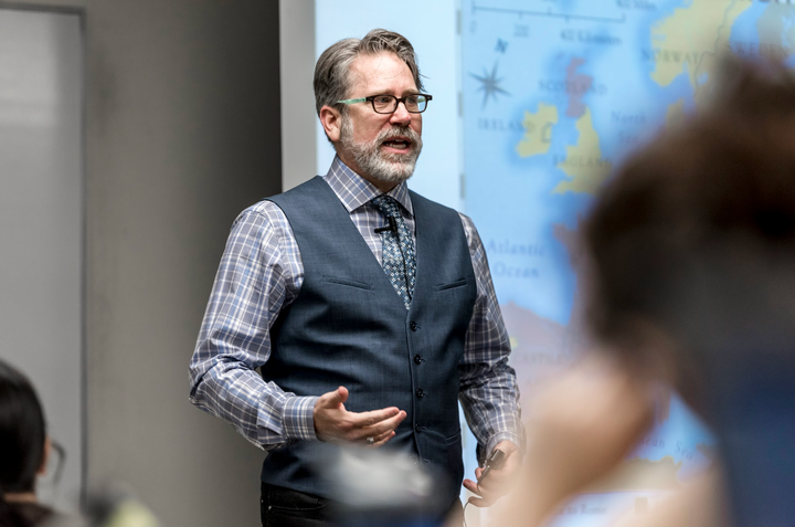 The author speaks in his university class.