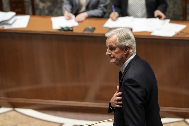 Ο πρωθυπουργός της Γαλλίας Michel Barnier αναγνωρίζει τα χειροκροτήματα μετά την ομιλία του στην Εθνοσυνέλευση, στο Παρίσι, Τρίτη 1 Οκτωβρίου 2024. (AP Photo/Thibault Camus)