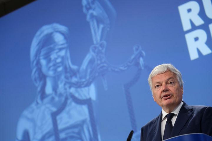 ΟDidier Reynders μιλάει, ως Επίτροπος Δικαιοσύνης, στα μέσα ενημέρωσης στο Berlaymont, την έδρα της Ευρωπαϊκής Επιτροπής, στις 24 Ιουλίου 2024 στο Βέλγιο. Getty Images)